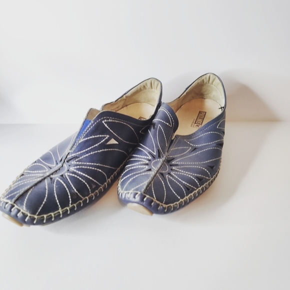 Pikolinos Women’s Leather Slip-On Loafers | Navy Blue Embroidered Flats size 9 - Picture 2 of 8